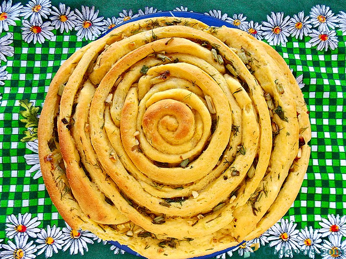 Spiralni kruh z zelišči in česnom