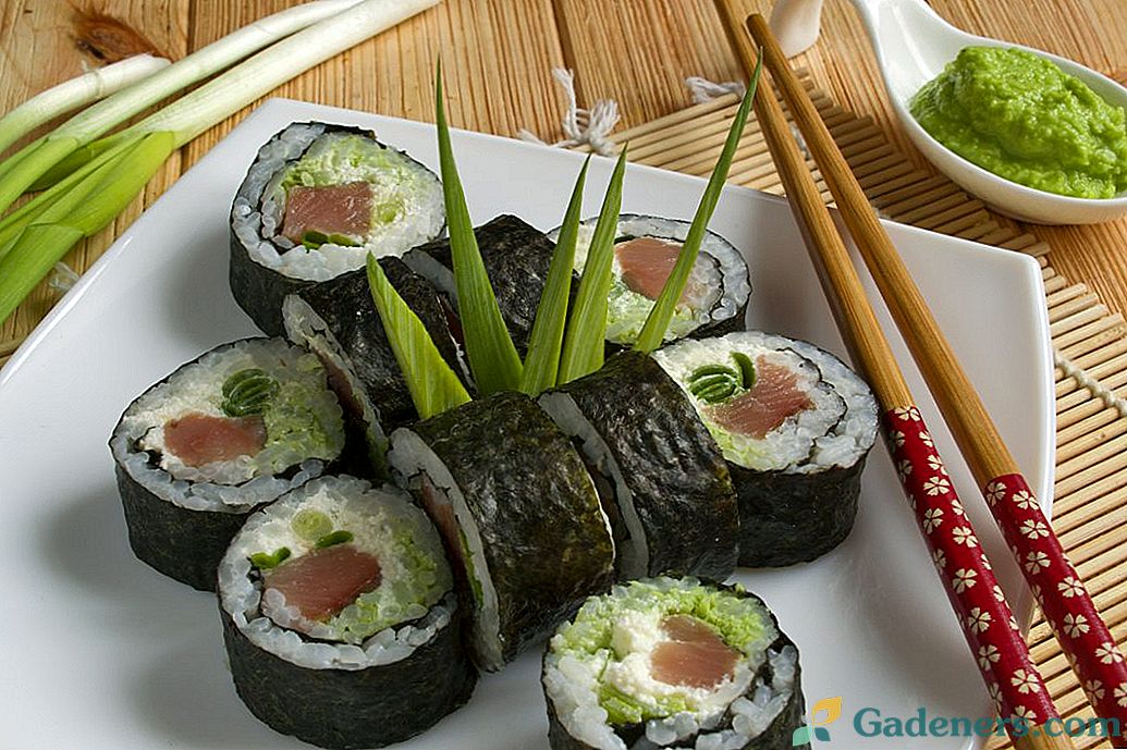 Sushi Maki s crvenom ribom