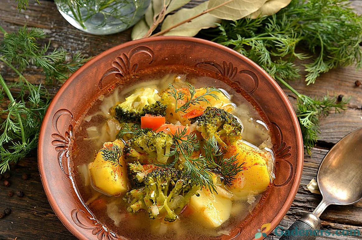 Pyszna chuda zupa z ziemniakami i brokułami