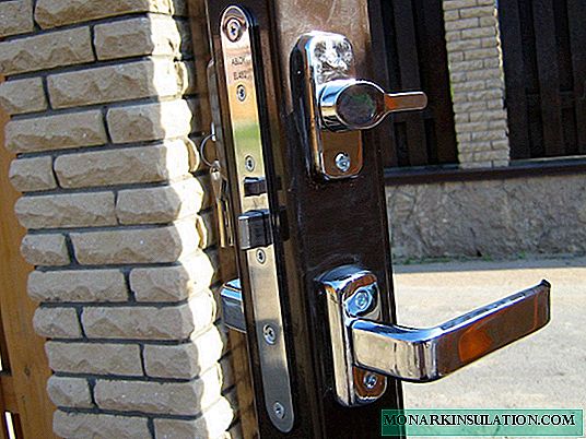 How to install a lock on a gate or gate from a profile pipe