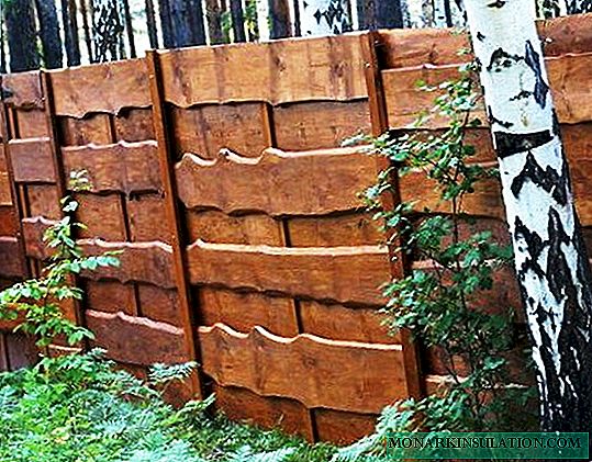 Mon rapport sur la construction d'une clôture en bois à portails coulissants