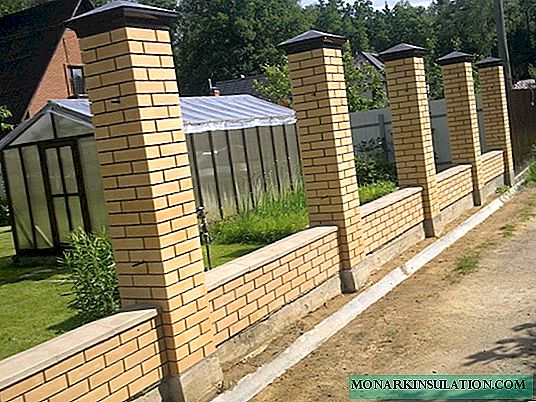 Installation of fence posts: mounting methods for various structures