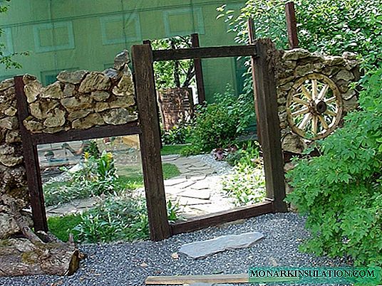 Acrylique miroir dans la conception de jardin: règles de fixation et erreurs de placement