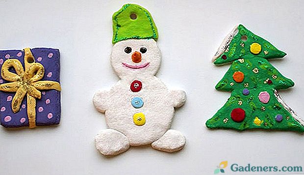 Šarmantne božićne igračke s vlastitim rukama od tijesta soli